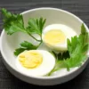 Яйцо отварное